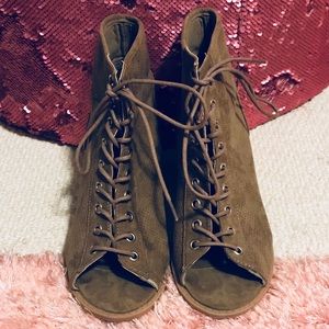 🌸OFFERS?🌸 Booties